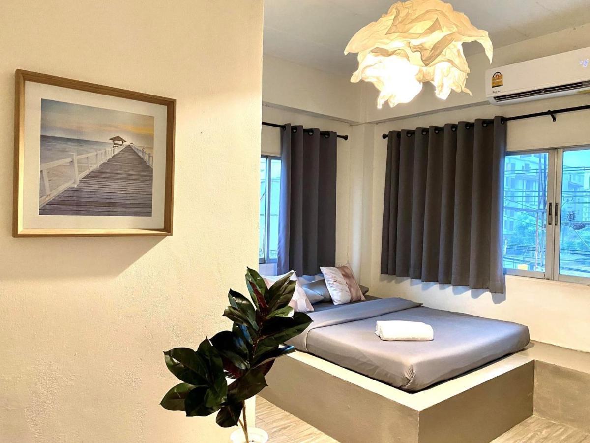 24 Poshtel Salaya Hostel Eksteriør bilde